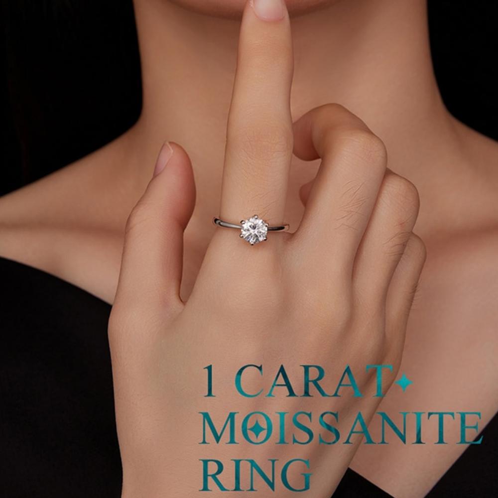 Luxury 1ct Moissanite Ring fashioned on Sterling Silver Luxury 1ct Moissanite Ring fashioned on Sterling Silver
